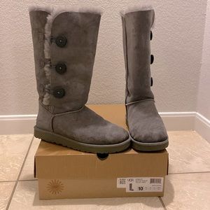 Ugg Triple Bailey Button Gray